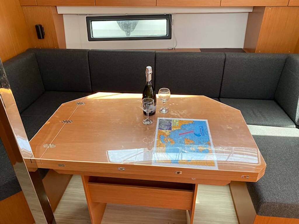 Bavaria C42 PRESTIGE