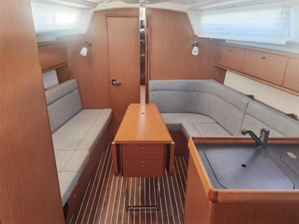 Sailing yacht Bavaria Cruiser 34 Happy