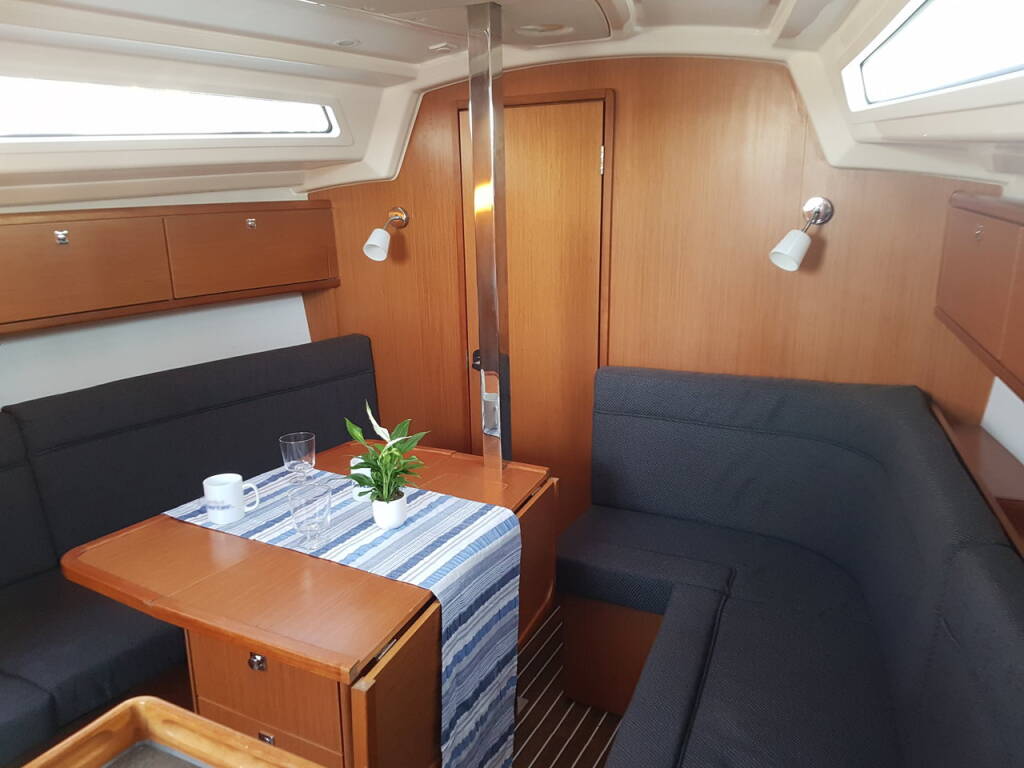 Bavaria Cruiser 34 Theia