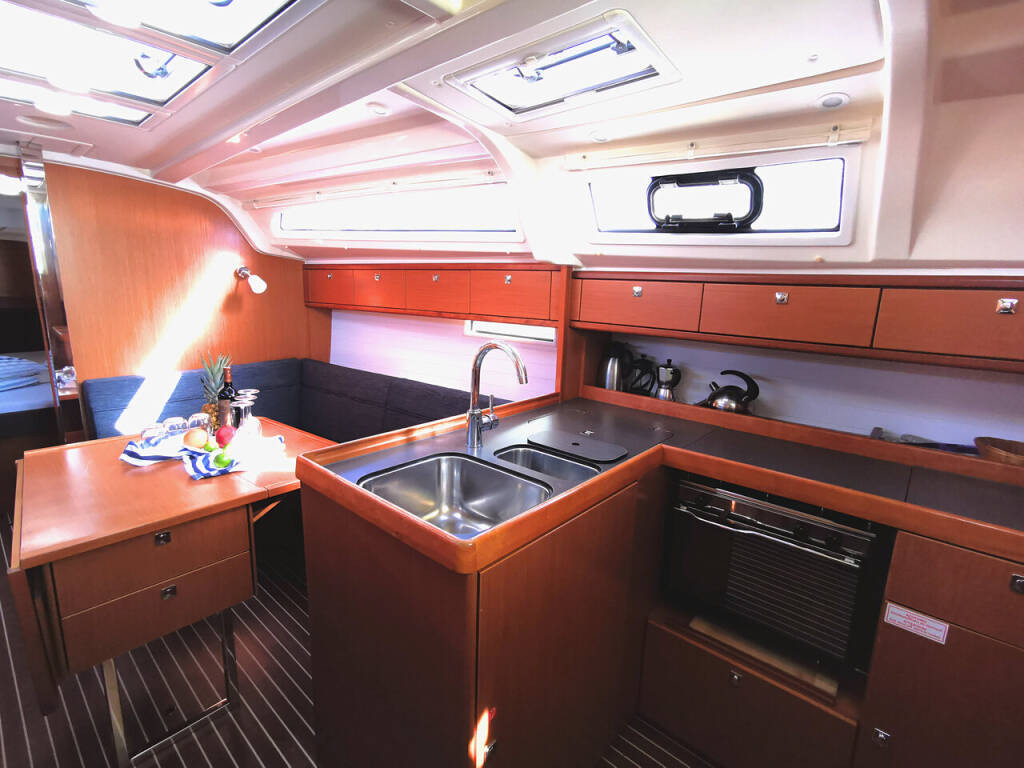 Bavaria Cruiser 37 Maci