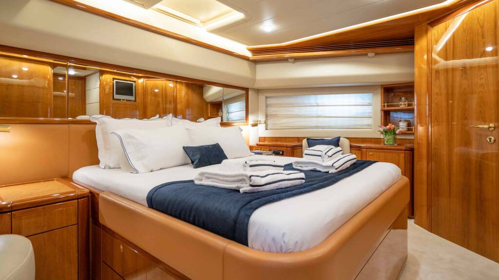 Ferretti Yachts 880 Estia YI