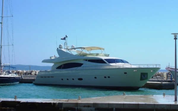 Ferretti Yachts 880 Estia YI