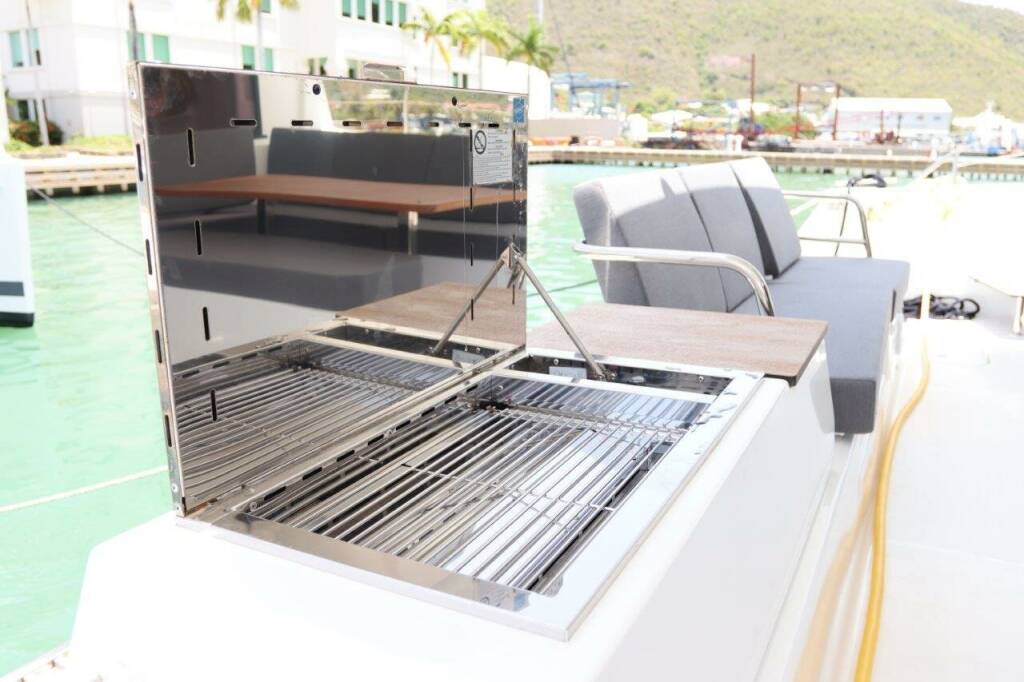 Catamaran Fountaine Pajot Astrea 42 Time Thief