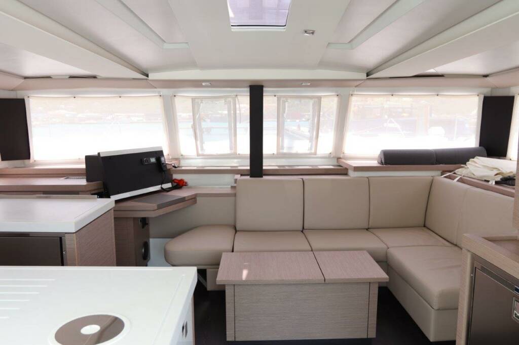 Catamaran Fountaine Pajot Astrea 42 Time Thief