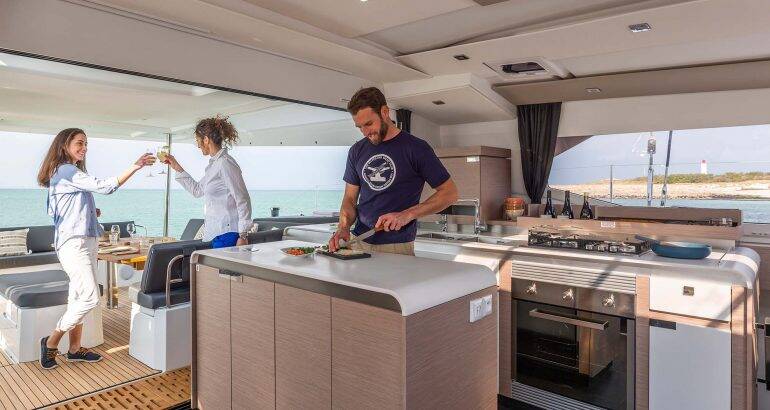 Fountaine Pajot Aura 51 SMART ELECTRIC TIKI