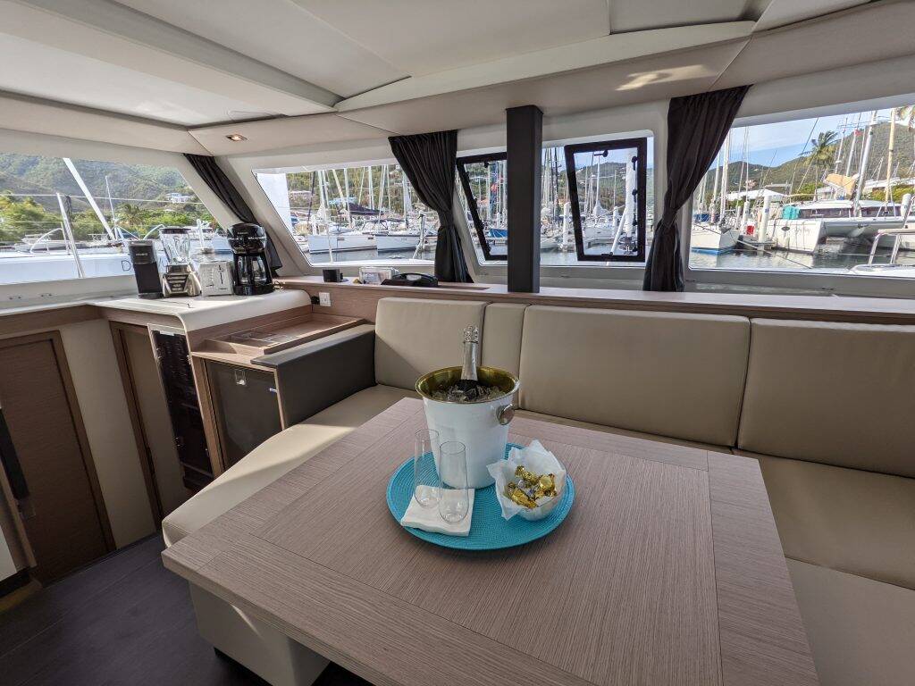 Fountaine Pajot Isla 40 Hoppy Choppy