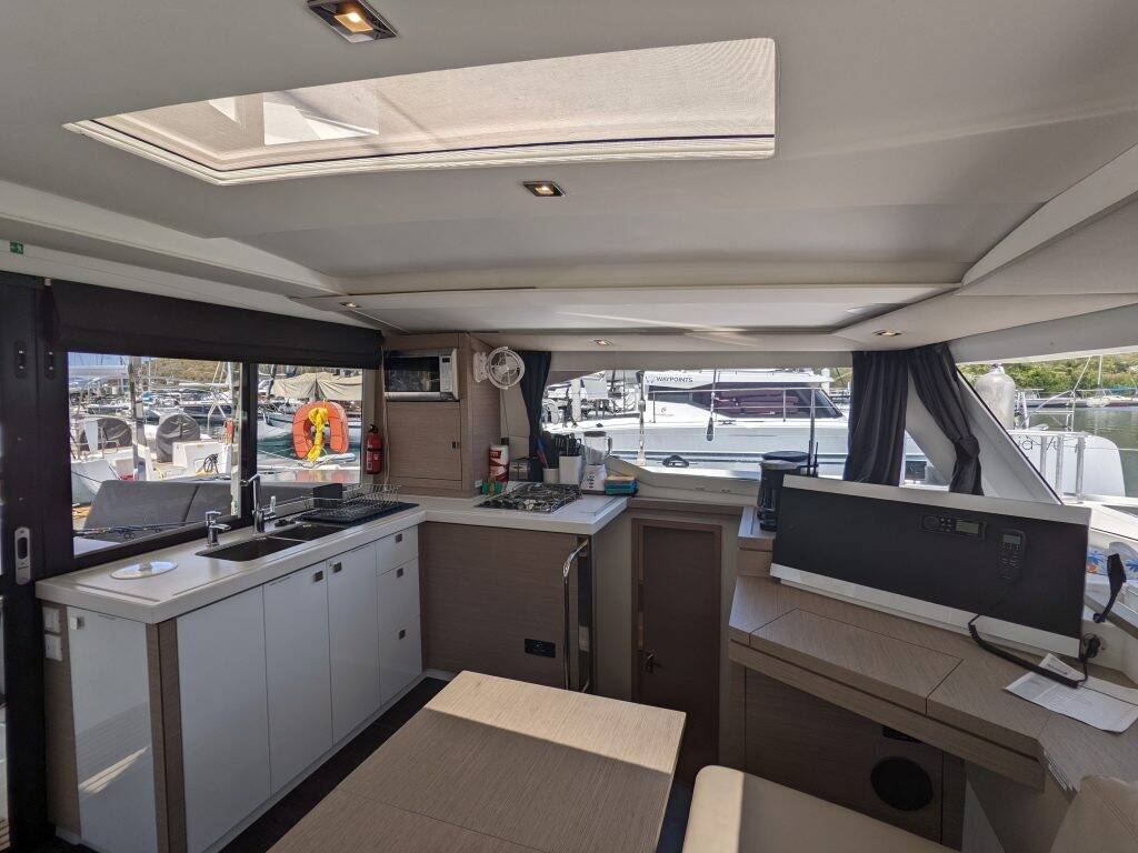 Fountaine Pajot Isla 40 Hoppy Choppy