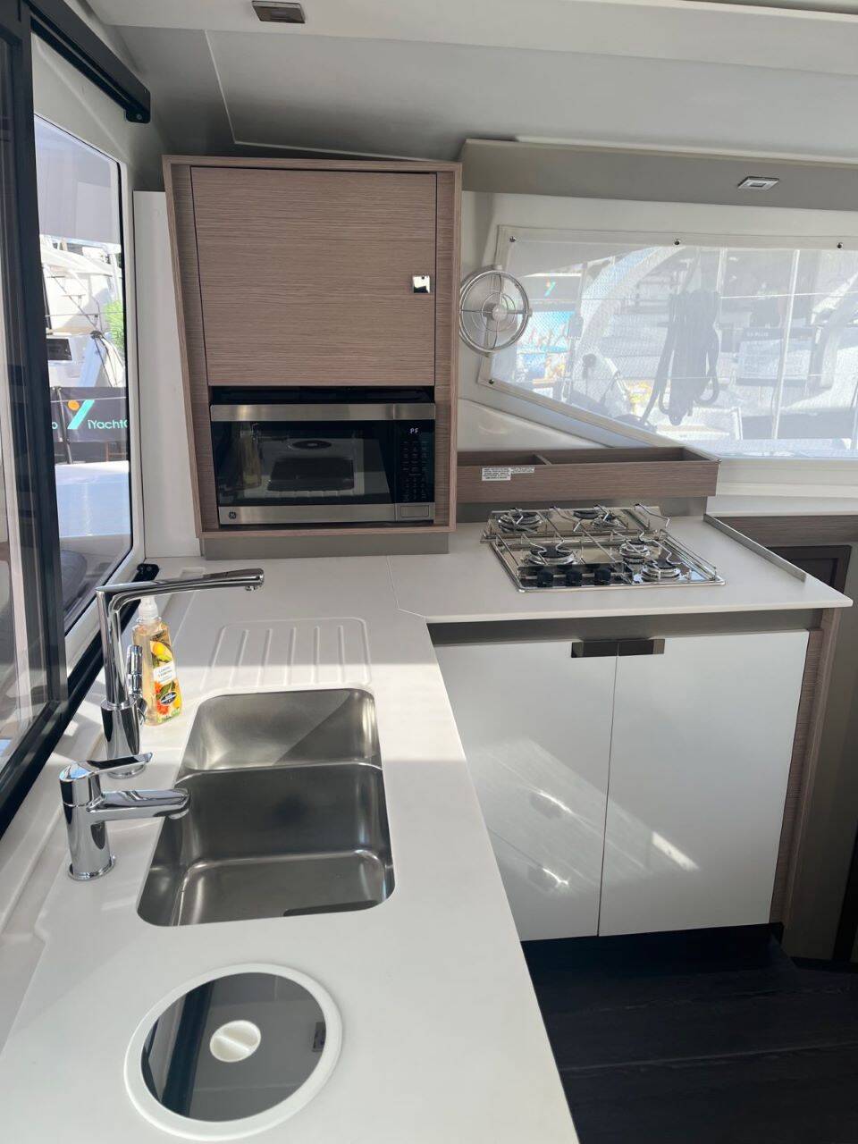 Fountaine Pajot Isla 40 Scarlet Ibis