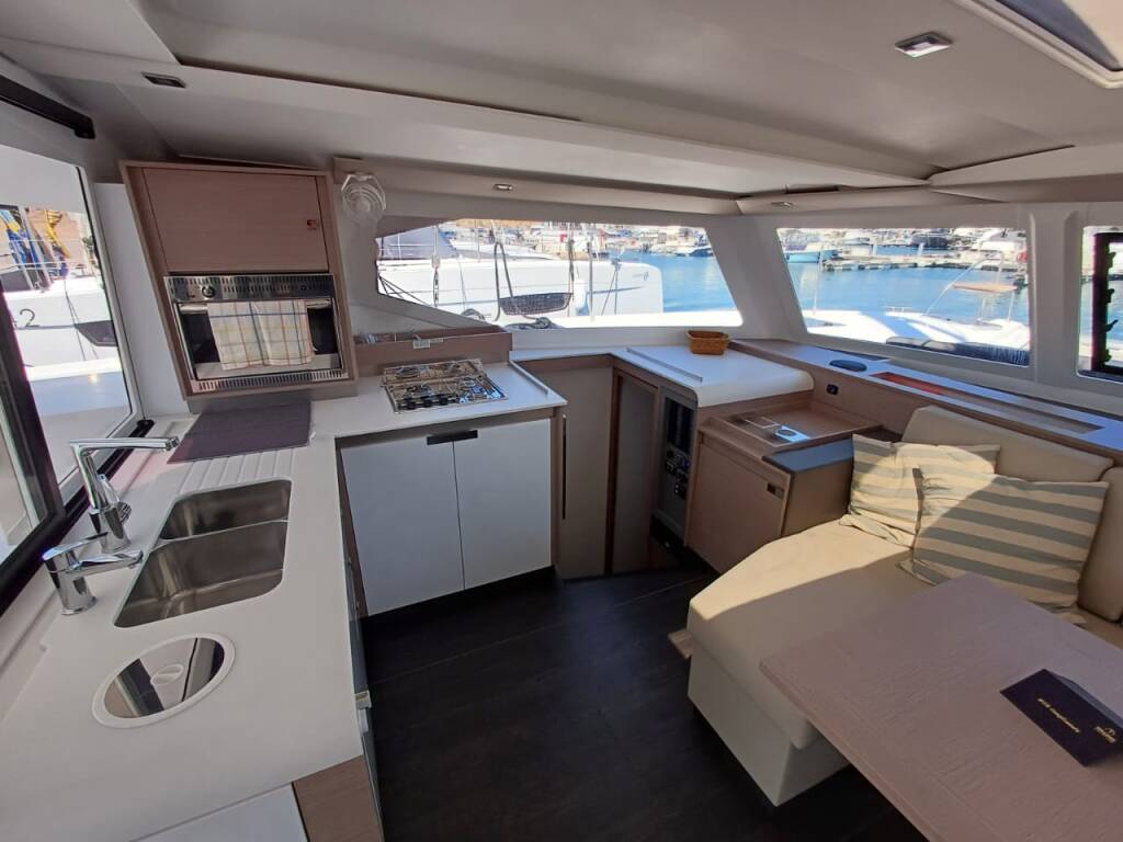 Catamaran Fountaine Pajot Isla 40 Emirel