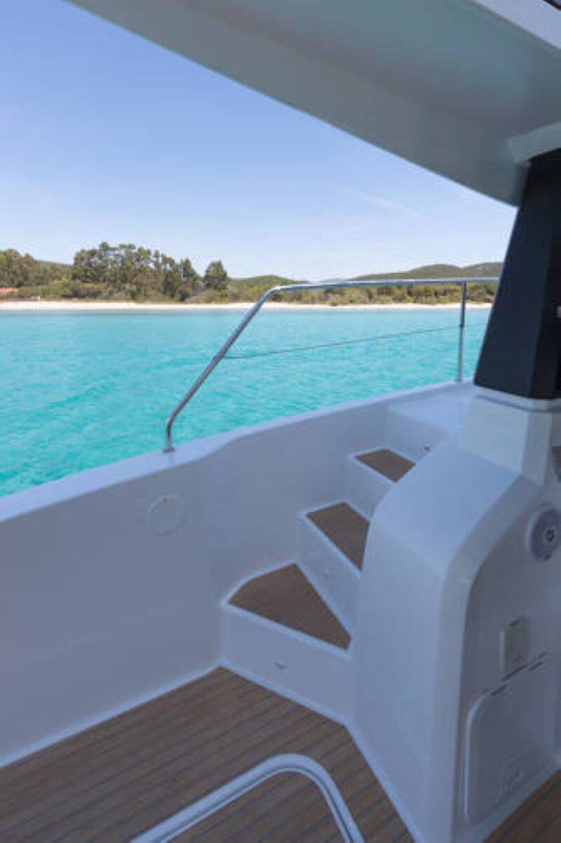 Power catamaran Fountaine Pajot MY6 Mona Lisa