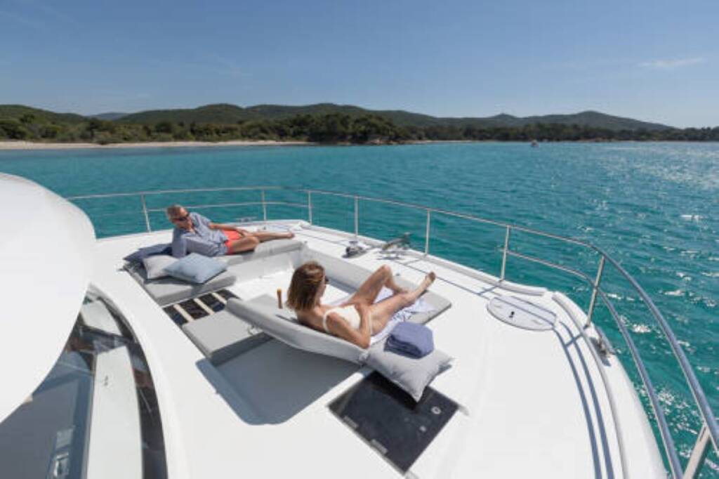 Power catamaran Fountaine Pajot MY6 Mona Lisa