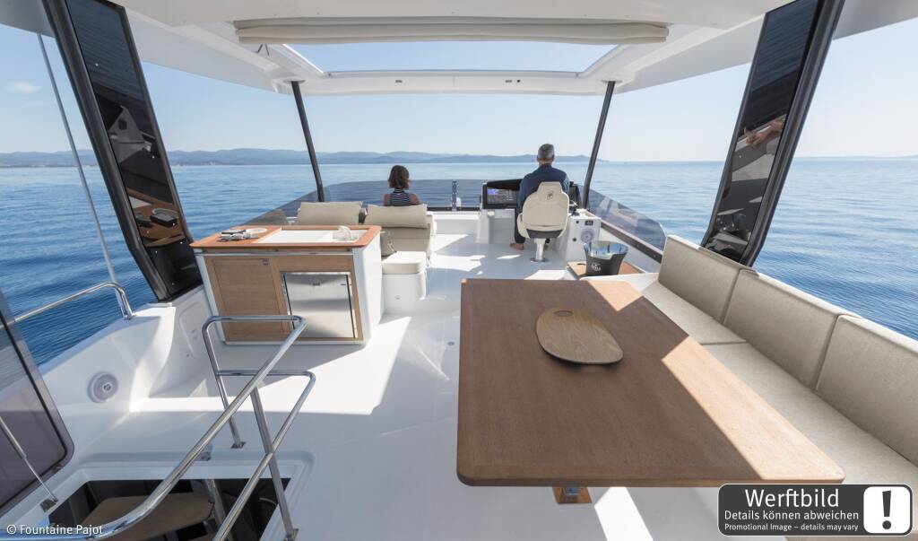 Power catamaran Fountaine Pajot MY6 Mamma Mia