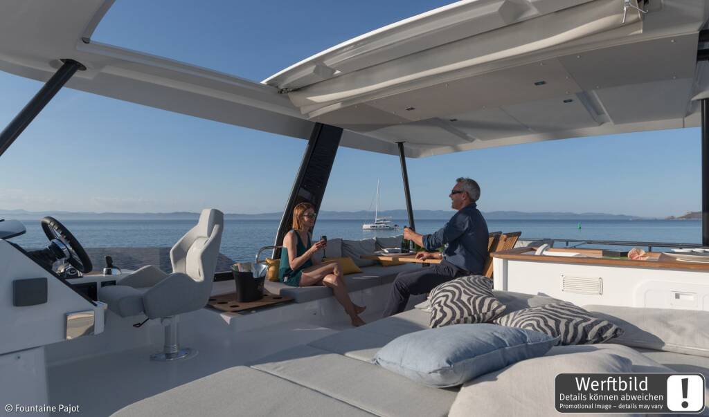 Power catamaran Fountaine Pajot MY6 Mamma Mia