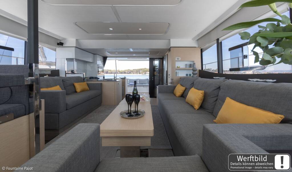 Power catamaran Fountaine Pajot MY6 Mamma Mia