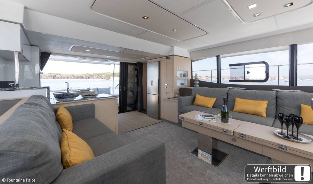 Power catamaran Fountaine Pajot MY6 Mamma Mia