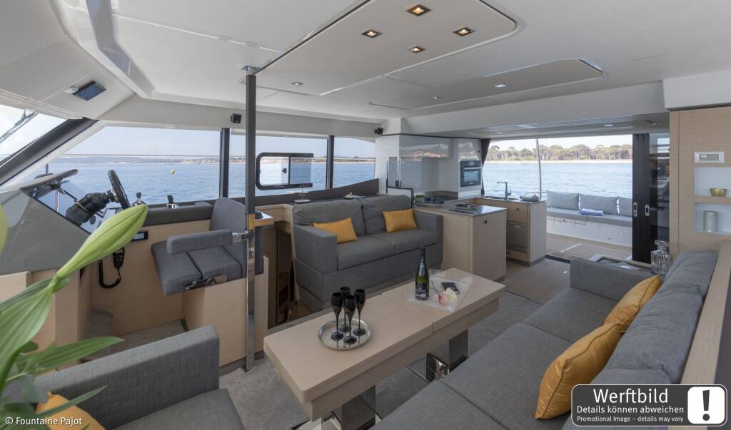 Power catamaran Fountaine Pajot MY6 Mamma Mia