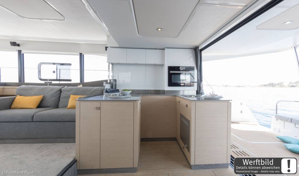 Power catamaran Fountaine Pajot MY6 Mamma Mia