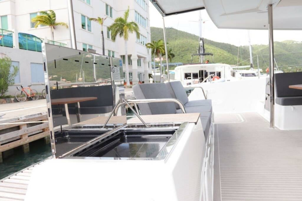 Catamaran Fountaine Pajot Saba 50 Serenata