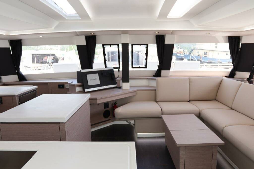 Catamaran Fountaine Pajot Saba 50 Serenata