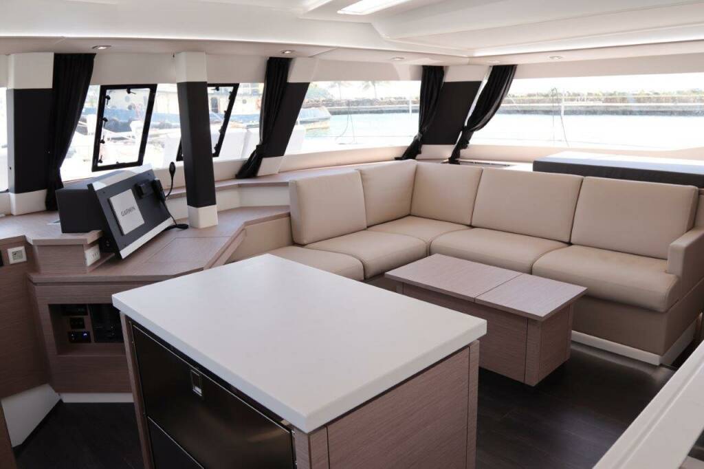 Catamaran Fountaine Pajot Saba 50 Serenata