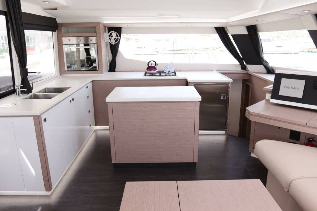 Catamaran Fountaine Pajot Saba 50 Serenata