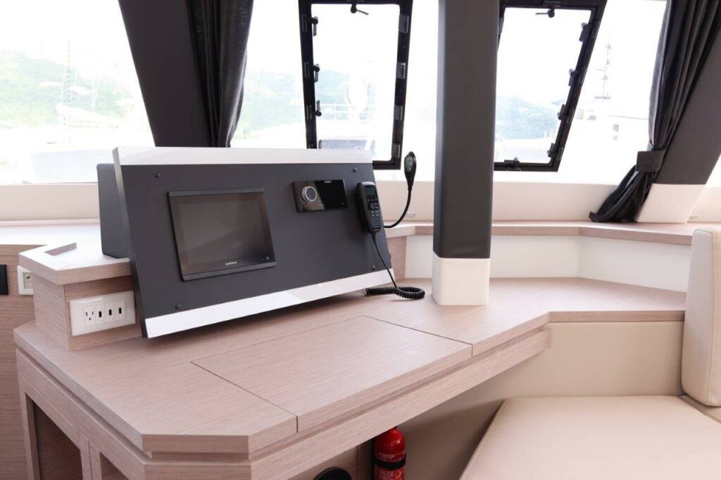 Catamaran Fountaine Pajot Saba 50 Serenata