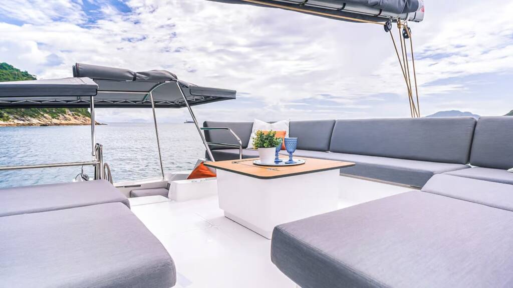 Fountaine Pajot Tanna 47 Blue Angel