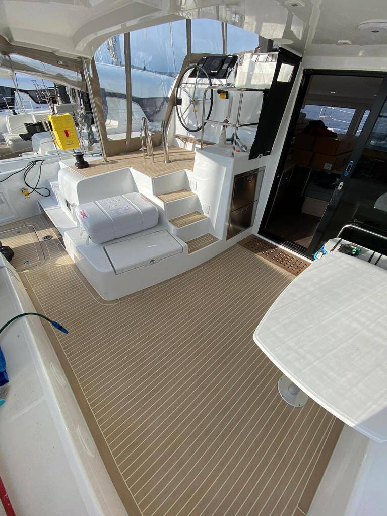 Lagoon 42 OW Sailing Breeze