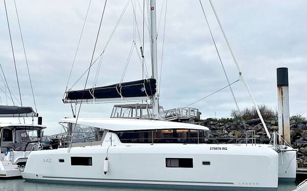 Lagoon 42 OW Sailing Breeze