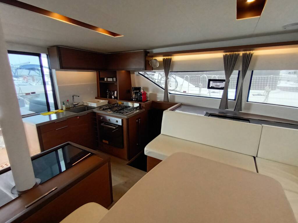 Catamaran Lagoon 50 Icarus