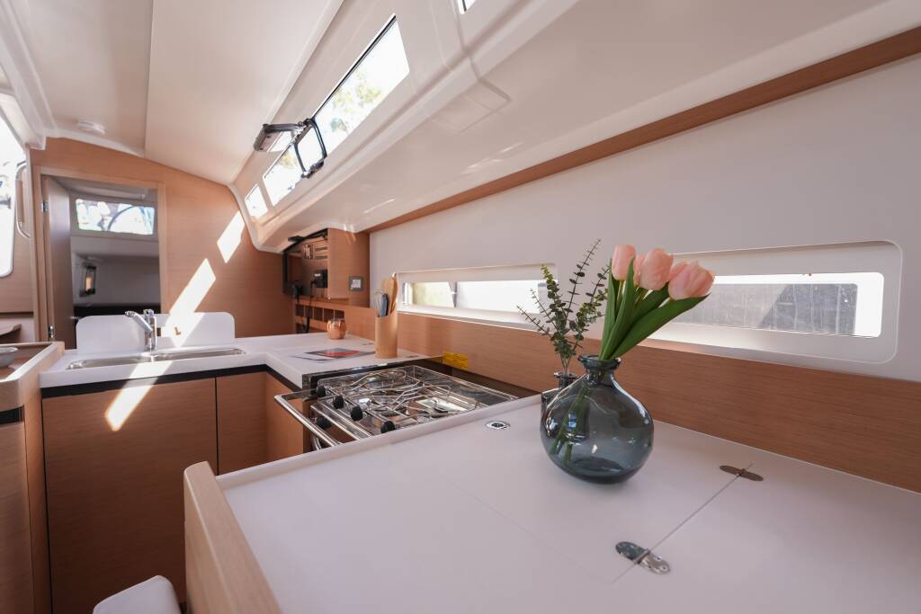 Sailing yacht Sun Odyssey 410 Colibri