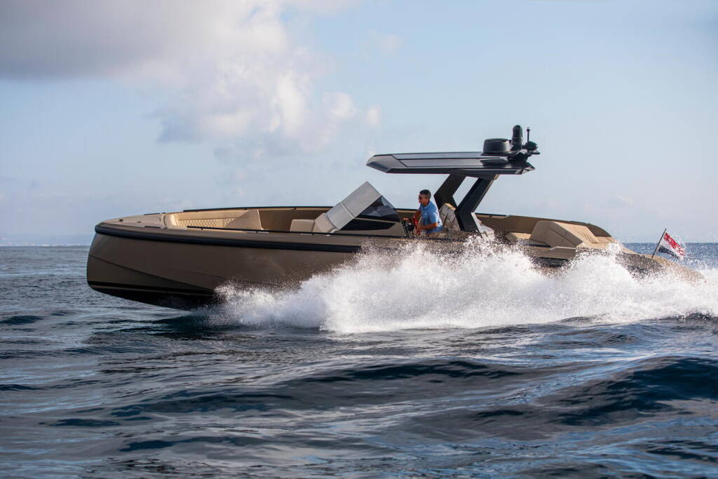 Motoryacht Vanquish VQ40 Goldfinger