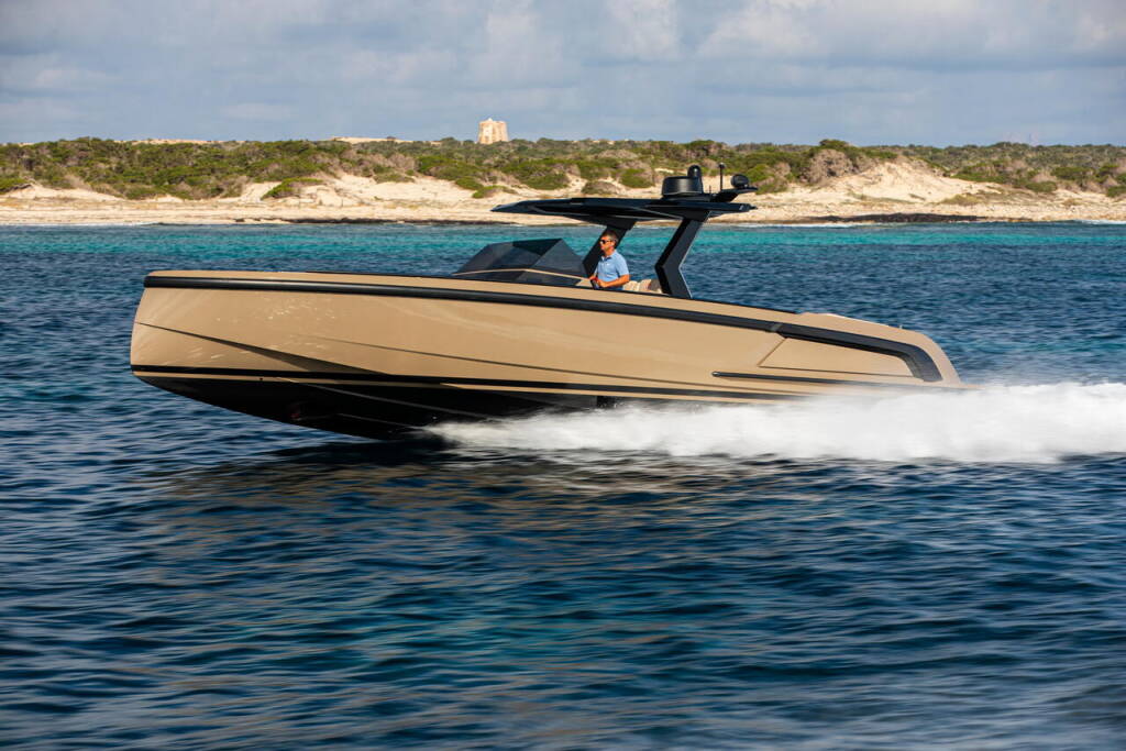 Motoryacht Vanquish VQ40 Goldfinger