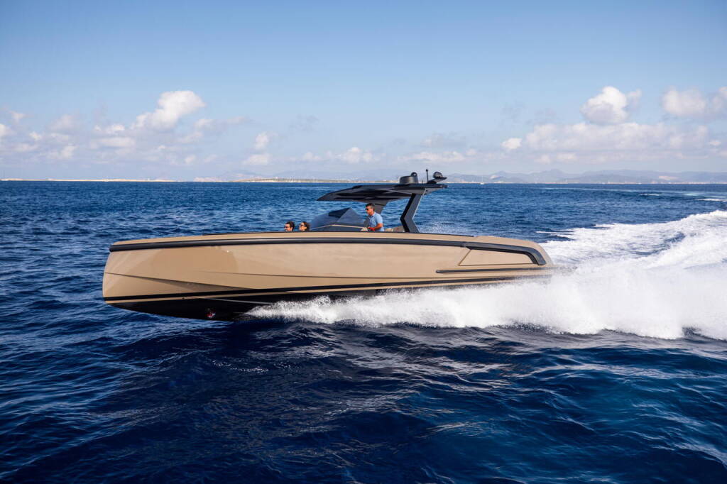 Motoryacht Vanquish VQ40 Goldfinger